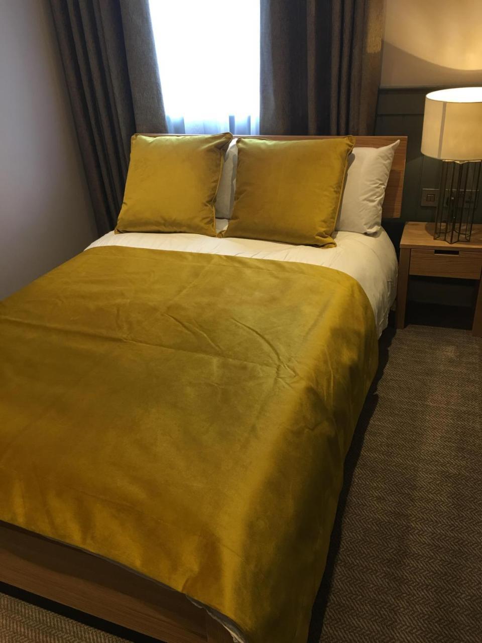 The Tower Arms Hotel Iver Extérieur photo