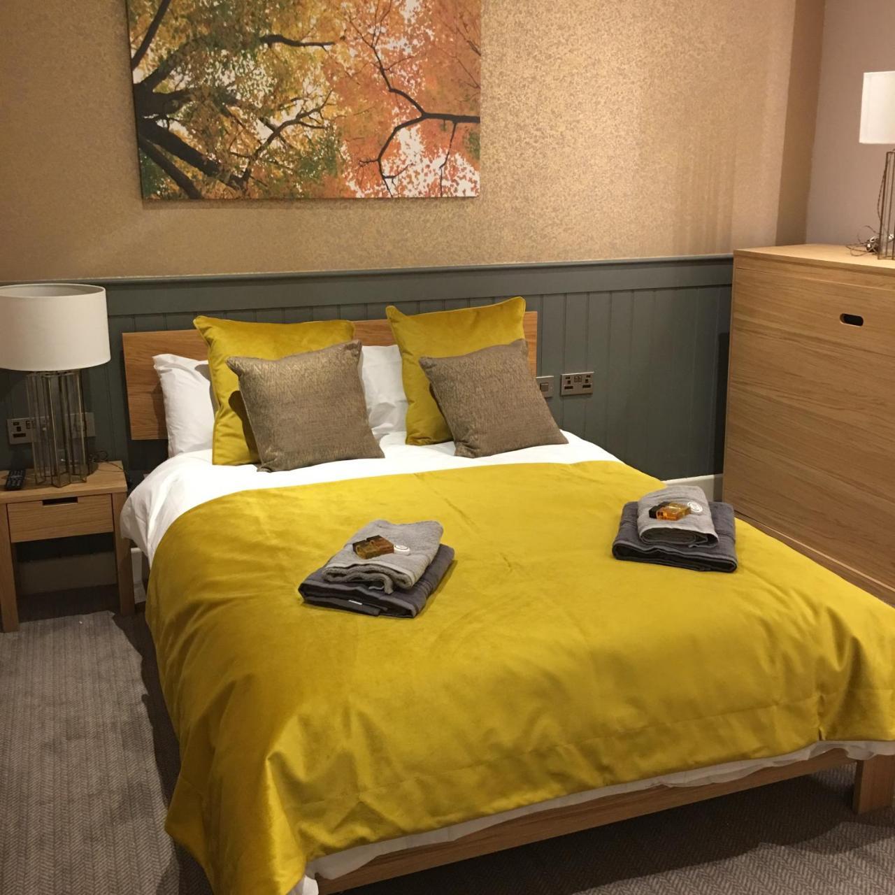 The Tower Arms Hotel Iver Extérieur photo
